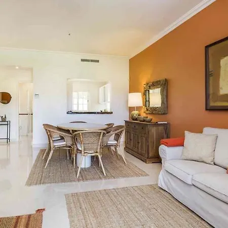 Sleeps 8 With Pool Air Con And Wifi