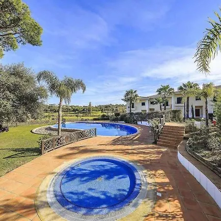 Βίλα Sleeps 8 With Pool Air Con And Wifi