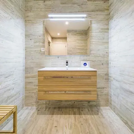 Sleeps 8 With Pool Air Con And Wifi
