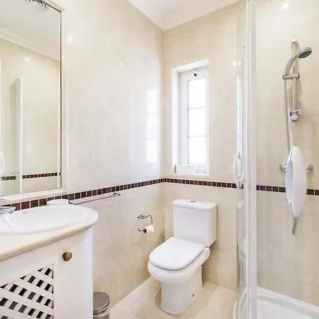 Sleeps 8 With Pool Air Con And Wifi Βίλα