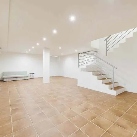 Sleeps 8 With Pool Air Con And Wifi Βίλα *