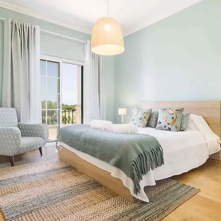 Sleeps 8 With Pool Air Con And Wifi