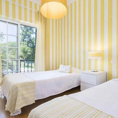 Vila Sleeps 8 With Pool Air Con And Wifi