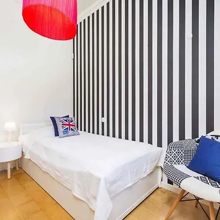 Vila Sleeps 8 With Pool Air Con And Wifi *